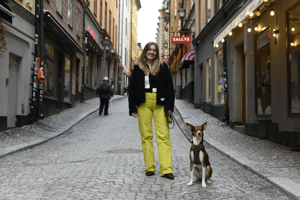 Emma Rehnberg Jensen med hund Santiago